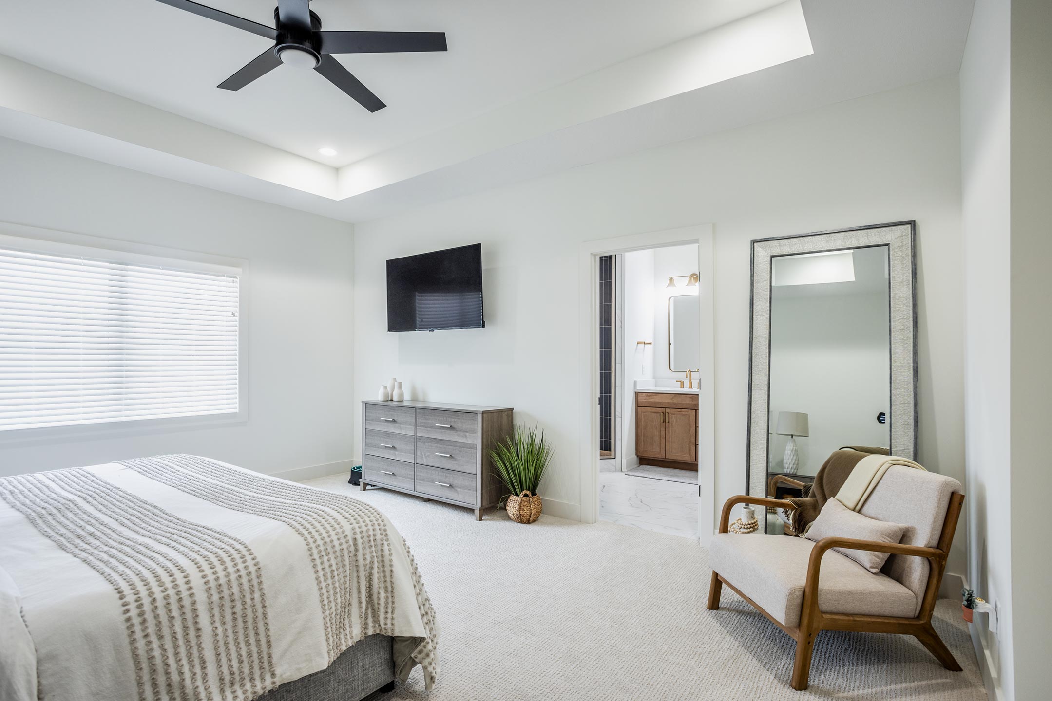 Luxury-Custom-Homes-in-Lebanon-Legendary-Way---bedroom